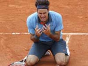 Simon scares Federer, but the juggernaut rolls on