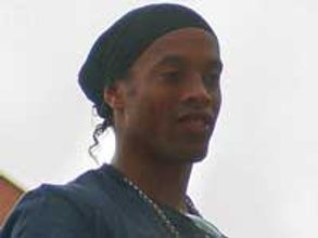 Ronaldinho makes a winning return to Brazil