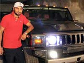 Harbhajan's mother does bhangra to celebrate India's WC win