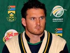 Graeme Smith under fire for staying back in Ind to avoid tax