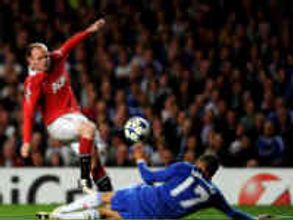 United, Barcelona close in on last four