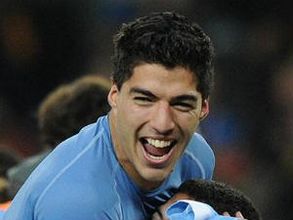 Luis Suarez takes Uruguay into the finals of Copa America'11