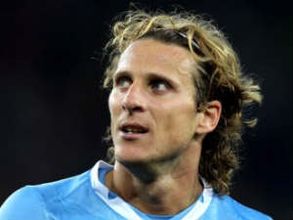 Forlan leads Uruguay to record 15th Copa America