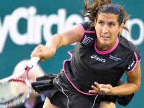 Grieving Razzano advances to WTA quarter-finals