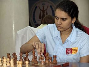 Humpy under pressure in World Chess Championship