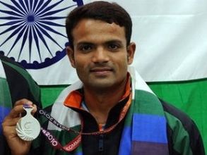 Vijay strikes gold at Asian Championship