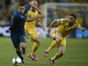 France beat co-host Ukraine 2-0 in Group D