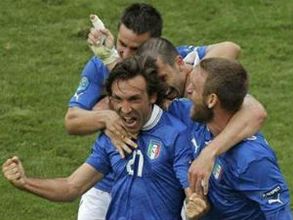 Italy down Ireland to reach quarter-finals
