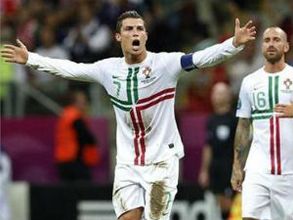 Euro 2012: Ronaldo fires Portugal into last four