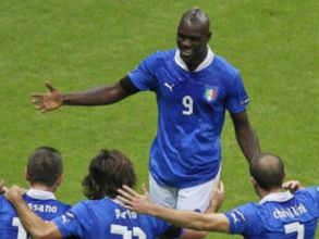 Euro 2012: Italy bid to topple Spain as European kings