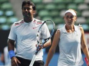Paes-Elena stun Bob-Liezel to reach Wimbledon final