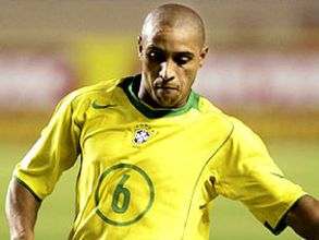 Former Brazil star Roberto Carlos retires from football