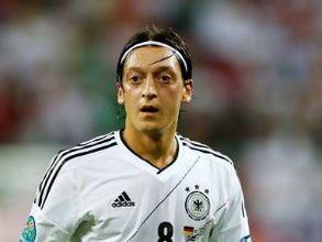 EPL: Ozil not interested in Manchester United or Liverpool