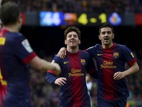 Messi scores 300th goal as Barcelona beat Granada 2-1