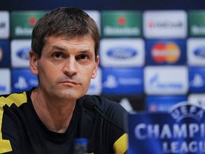 Barcelona manger Vilanova steps down for cancer treatment