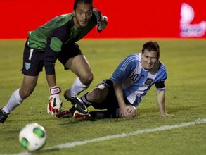 Argentina coach waits for injured Messi to recover