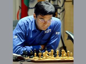 Anand loses sixth game to Carlsen, trails by one point at halfway stage