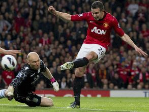Robin Van Persie unsure of new Manchester United contract