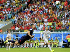 Fifa World Cup 2014: Netherlands destroy defenders Spain 5-1