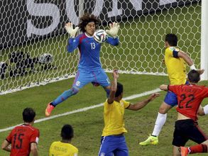 Fifa World Cup 2014: Mexican goalkeeper Ochoa frustrates Brazil