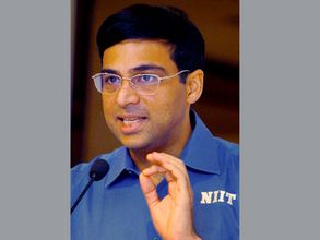Vishwanathan Anand falls behind in World Blitz after three losses on day 1
