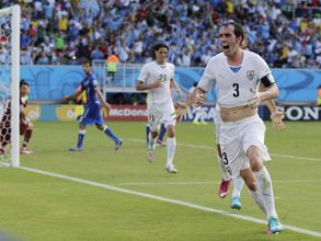 World Cup 2014: Uruguay knock out Italy, reach last 16