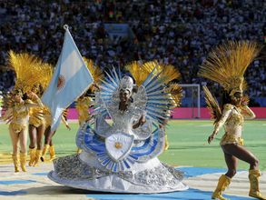 Shakira, Santana and Samba light up WC closing ceremony