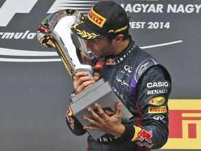 Red Bull's Ricciardo wins Hungarian Grand Prix