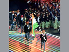 President Pranab Mukherjee congratulates Commonwealth winners