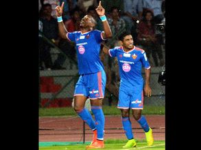 ISL: NorthEast score controversial penalty to share points with Goa