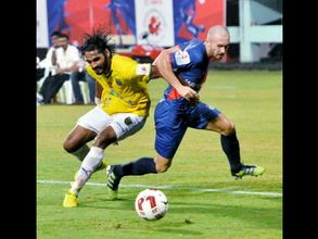 ISL: Subrata Paul denies Kerala Blasters full points
