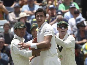Starc reprimanded for Vijay sendoff