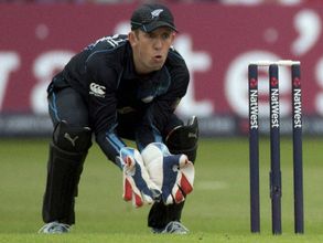 Ronchi, Elliott break record as New Zealand thrash Sri Lanka