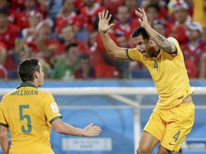 Australian footballer Tim Cahill joins Shanghai Shenhua