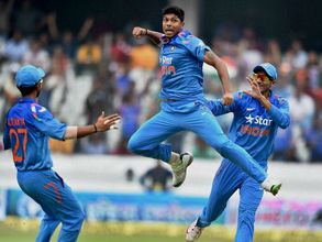 World Cup Q2: Impressive Indian bowlers make it 70/7; create World Cup record