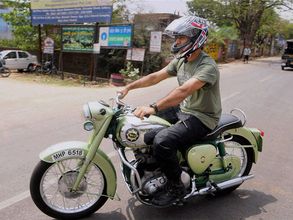 Dhoni fined Rs 500 for violating traffic rule in Ranchi