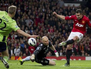 I am fit to face Manchester City, says Robin Van Persie