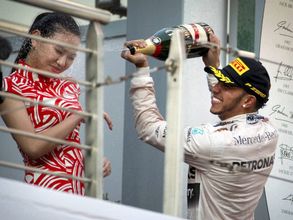 Formula 1: Lewis Hamilton wins Chinese Grand Prix