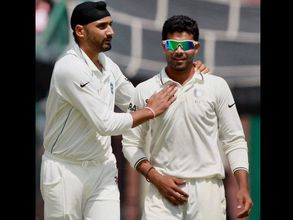 Gavaskar welcomes Harbhajan's return, says spinner looks to be in good form