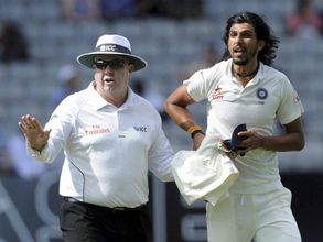 Umpire Steve Davis announces retirement