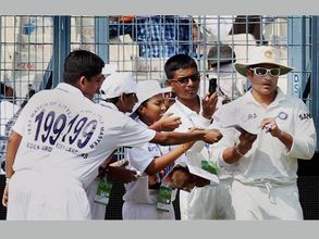 Tendulkar meets young cricketers at Lord's after Yuvraj's 'special request'