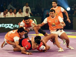 U Mumba win 5th match in a row; Dabang Delhi pip Puneri Paltan