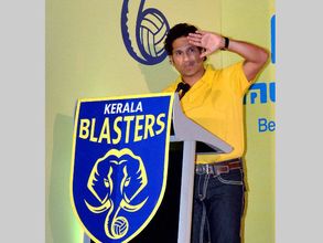 ISL: Sachin Tendulkar arrives in Kochi to warm welcome
