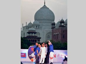 ISL: Delhi Dynamos launch official kit in front of Taj Mahal