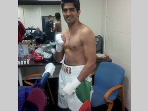 Indian boxer Vijender Singh makes a smashing professional debut