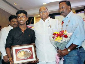 MCA felicitates schoolboy wonder Pranav Dhanawade