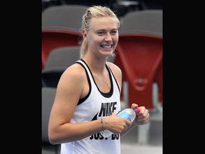 Sharapova slams media, goes defensive on Facebook