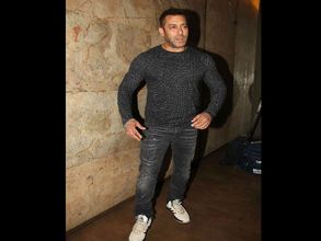 In pics: MS Dhoni, wife Sakshi pay midnight visit to Salman Khan at his residence