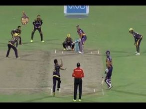 Master strategy! When Gautam Gambhir surrounded MS Dhoni with fielders