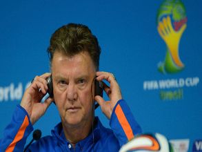 Manchester United compensates Louis Van Gaal $6.64 mn